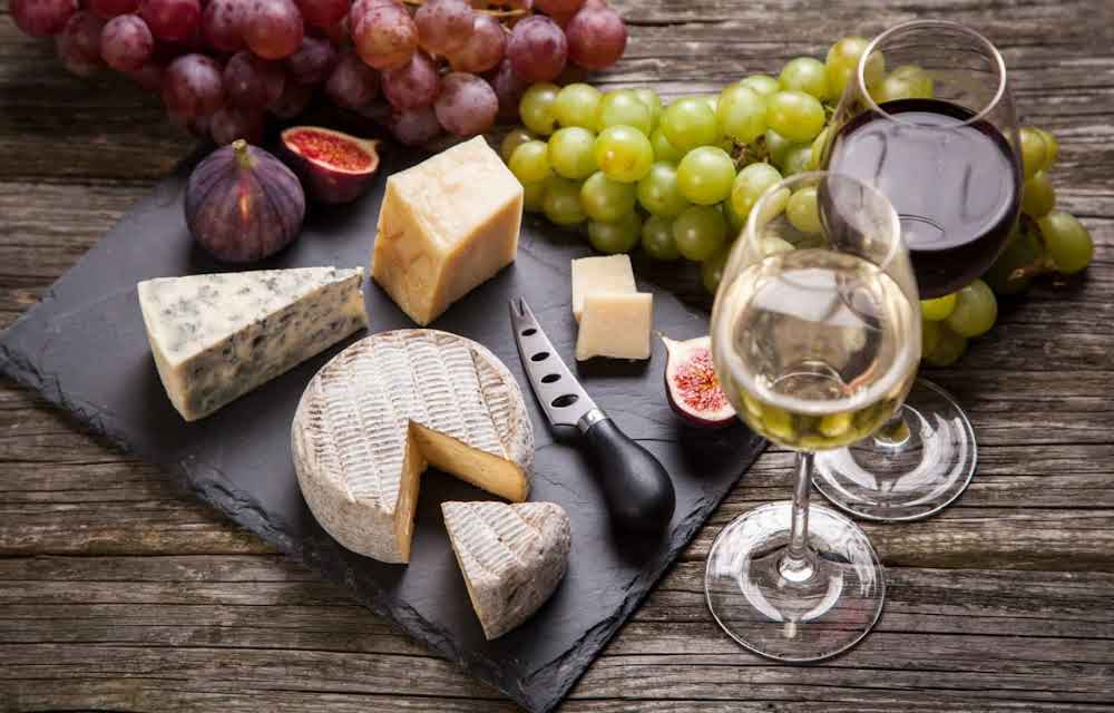 Scopriamo i Segreti dell'Enogastronomia: l'abbinamento del Vino al Formaggio